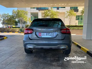  4 Mercedes GLA250 / Model 2020