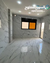 7 شقة ارضية مع ترس  جاهزة للسكن  جبل المغير -خلف فندق الجوابرة بتشطيبات جدا فاخرة