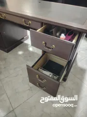 6 كنبايه مكتب + ثلاثه مكاتب للبيع