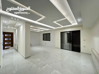  12 شقة طابق شبه ارضي للبيع مساحة 200م مع ترس وحديقه وكراج 250م بأجمل مناطق خلدا (مشروع 114