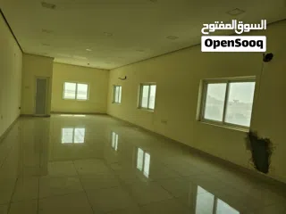  1 مكتب للايحار في سلماباد الجديدة  قرب المدينة للزجاج