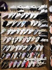  7 محل أحذيه بكامل الديكور والمعدات والأحذيه