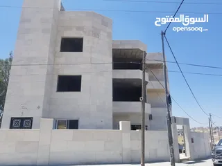  6 عمارة بتصميم فيلا في اجمل مناطق مرج الحمام قرب ترخيص غرب عمان موقع مميز جدا و ذات اطلاله خلابه