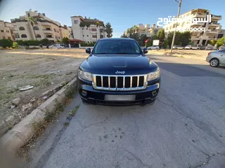  1 Jeep Grand Cherokee 2011                                                          Laredo 4x4