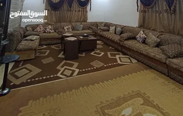  6 شقه طابقيه في الحي الشرقي 180م