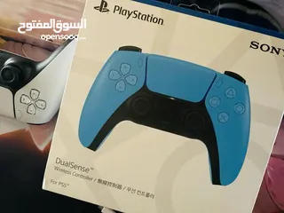  3 بلاستيشن 5 نسخة الديجيتال اشي فاخر من الاخر وتم استعمالها مرتين شبه جديدة مع يدين أصلية