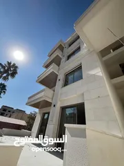  14 شقة ثالث مع روف باطلاله رائعة في اجمل مناطق ضاحية الرشيد