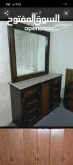  1 خزانة ملابس ثلاث ضرف وتسريحة حجم كبير ومعهم خزانة قماش