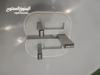  1 شاحن ايفون اصلي ابل