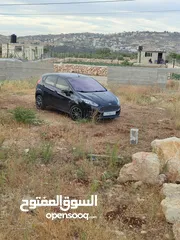  1 فورد فيستا 2013بالرخصة جير عادي 1250بنزين