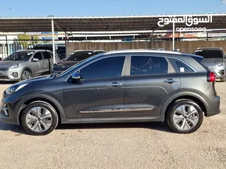  7 كيا نيرو 2022 فل مع فتحة بحالة الوكالة 7جيد