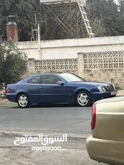  9 مرسيدس clk موديل 2001 لون ازرق مميزةً