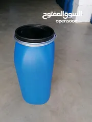  4 براميل بلاستيك نضاف