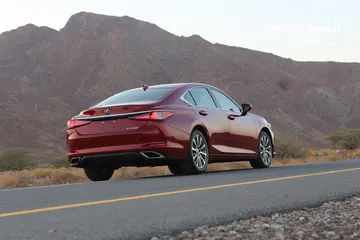  9 بلونها المميز والفريد لكزس ES350 موديل 2019