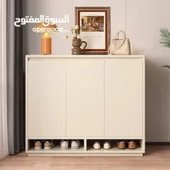  4 خزانة أحذية خشبية إيطالية رفوف تصميم ذكي مع أجنحة فتح مريحة ولون أبيض أنيق
