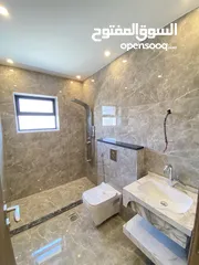  19 شقة طابق اخير مع روف 230 متر وتراس 100 متر على شارعين  طريق المطار خلف المدارس العالمية بسعر مميز