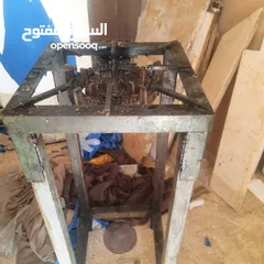  5 مجلى ستيلس ثقيل صناعي  ثلاجة بحاجه الى مروحة  طاوله ستيلس  غاز عين وحدة كانون كبير طول مترين عرض 40س