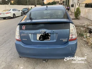  4 سيارة تويوتا بريوس