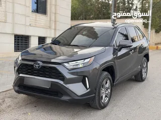  6 Toyota RAV4 XLE 2024