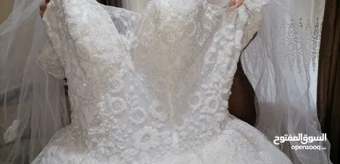  3 فستان عروس لون أبيض