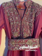  2 فستان زهري مطرز بالمسات طويل ويوجد حزام من نفس الموديل