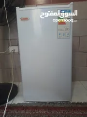  1 ثلاجه كراون 6 قدم لون ابيض للبيع قابل للتفاوض بشكل بسيط.     الثلاجه نضيفه كثير