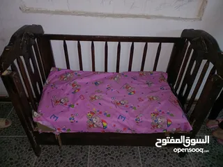  1 تخت بيبي للبيع