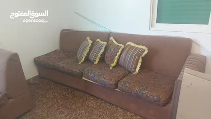  4 طقم كورنر بحال جيده وسرير تخت فندقي وتلفزيون صغير
