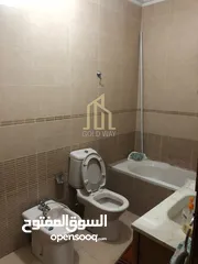  4 شقة مميزة 250م طابق ثاني مطله في أجمل مناطق الجاردنز / ref 786