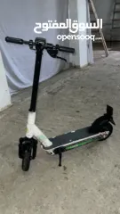  1 سكوتر كهربائي