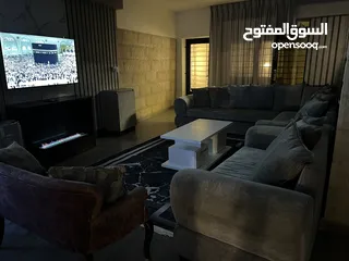  22 شقة +VIP مفروشة فندقية ارضية كبيرة مميزة عائلات فقط ثلاث غرف نوم وحديقة قرب دوار المدينة والشميساني
