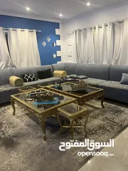  1 كنب حرف L و ست طاولات للبيع بحاله جدا جيدا