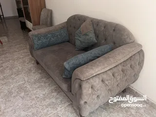  1 طقم كنب للبيع استعمال بسيط بحالة ممتازة
