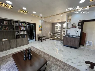  10 فيلا شبه قصر للبيع 3 طوابق