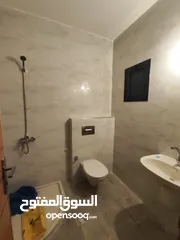  8 للايجار شقه ديلكس على شارع عين مصباح المؤدي الى الطيره