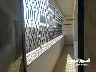  4 شقة  طابق ثالث للبيع في ضاحية الأمير حسن مساحة الشقة 136 متر مربع 3 غرف 2 حمام مطبخ صالون حرف L