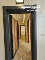  3 شقة طابقية للبيع في حي الصحابة - ref : 14579