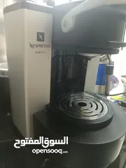  2 ماكينة نيسبريسو أصلية جديده بالكرتون وكتب التشغيل وماكينة طحن قهوه بحالة الجديده