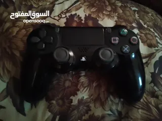  6 ...................... PS4 سليم 500GB + يد أصلية + يد.كوبي.- شبه جديد