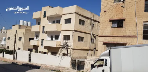  4 عمارة من اربع طوابق العمارة فارغة