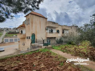  8 عمارة تجارية و سكنية  في جرش للبيع العمارة على شارعين    شارع رئيسي و شارع فرعي في منطقة حيوية