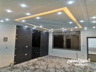  6 شقه مع رووف دوبلكس 220م للبيع جنوب كليه الطب لجامعه اليرموك خلف صيدليه الرازي وغرب دوار اللوازم