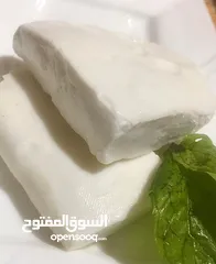  2 "طعم الأصل... من المراح لبيتك"  جبنة بلدية طازجة من حليب غنم صافي 100% محضّرة يدويًا وبمذاق زمان