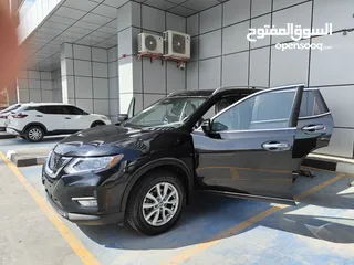  5 Nissan Rogue / 4wd / SV / 2019