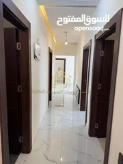  5 لم تسكن - تشطيبات فاخرة - طريق المطار - 4نوم - 230م - بإطلالــــه بانوراما - تستحق المشاهدة