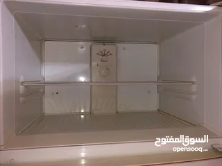  4 ثلاجة ما فيها ولا خدش بتجنن ونظيفة استعمال بسيط جدا السعر جيد وطري