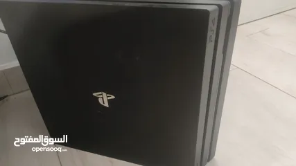  1 بلايستيشن 4 pro بحالة ممتازة