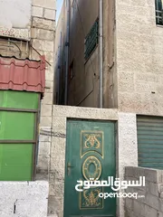  12 عمارة خمس شقق ومخزنين للبيع بسعر مغري