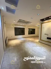  12 شقه فارغة - الرابية - 3نوم1ماستر - 200م - مطلة - قريبة من الخدمات العامة