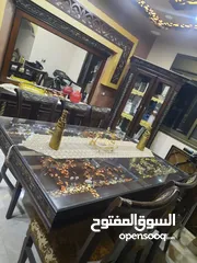  10 طاولة سفرة مع 8 كراسي ديكورات وخزانه ومرايه معها خزانه